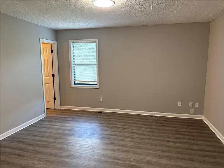 1020 Dassow Ct — Photo 8