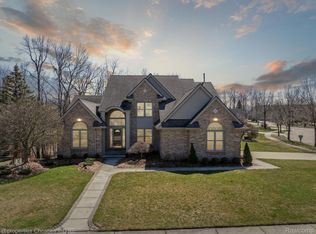 40611 Paisley Cir, Novi, MI 48377