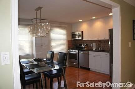 Modern Kitchen and Dining Area