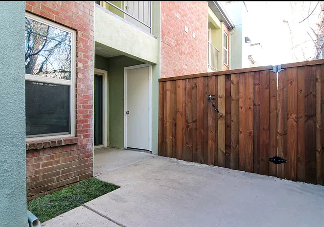 Monarch Place — Photo 3