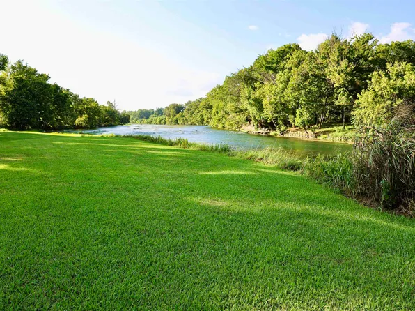 620 Riverview Dr, Mammoth Spring, AR 72554
