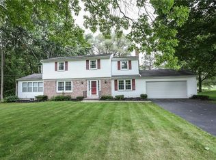36 Candlewood Dr, Pittsford, NY 14534