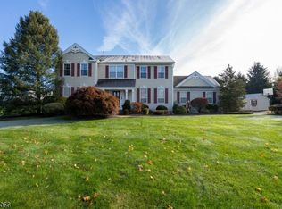 14 Running Brook Cir, Flemington, NJ 08822