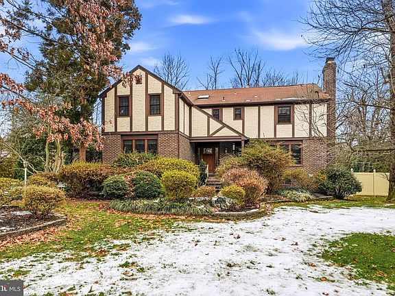 2nd image of 705 Iron Post Rd