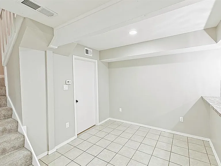 889 Dublin Dr #D — Photo 8