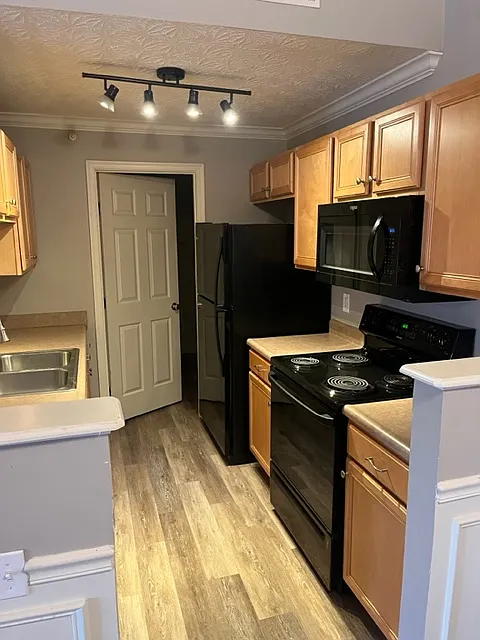 2 bed, 1044 sqft, $1,775 — Photo 4