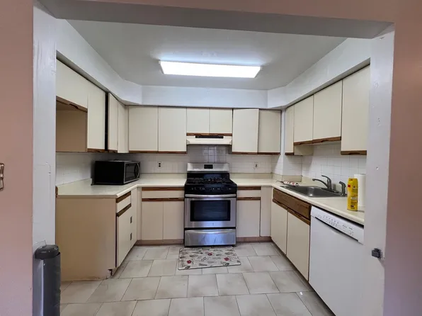 52 Yale Avenue image 1 of 20