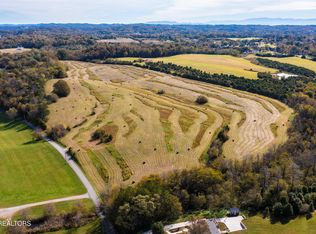 8634 Shackleford Ln, Strawberry Plains, TN 37871