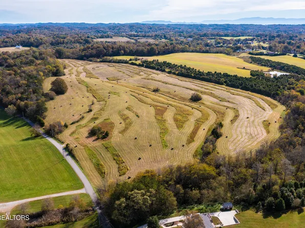 8634 Shackleford Ln, Strawberry Plains, TN 37871