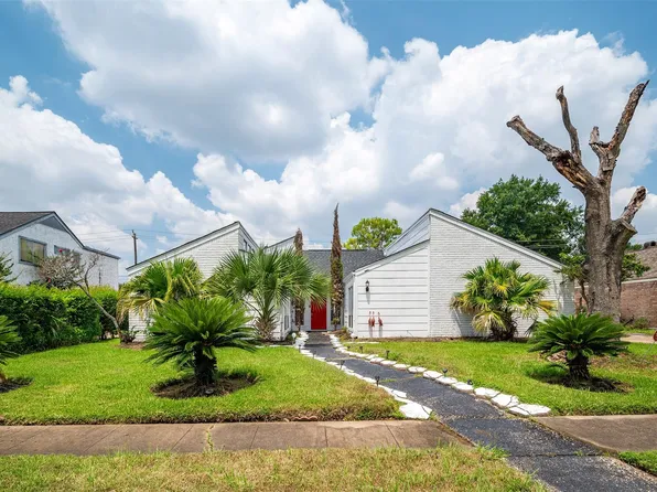 10730 Braes Bayou Dr, Houston, TX 77071