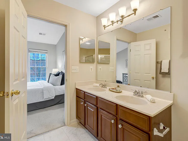 4479 Beacon Grove Cir #B — Photo 31