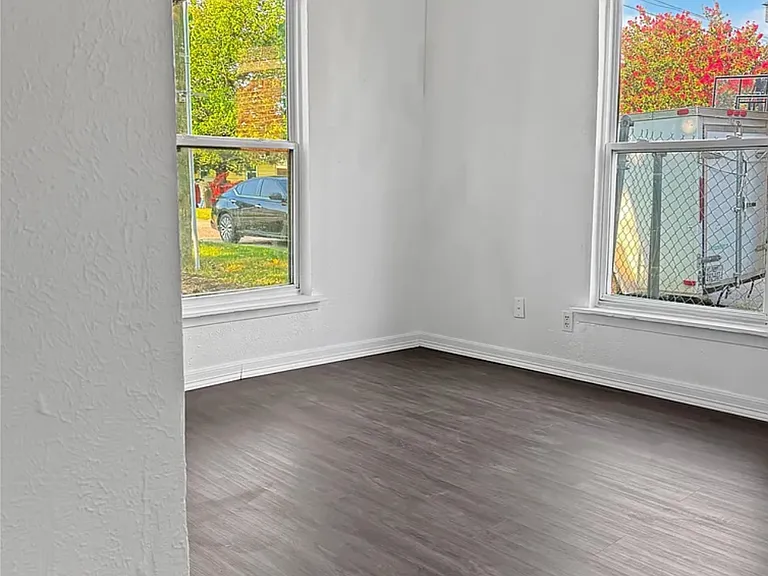 1013 Joe Bailey St — Photo 3