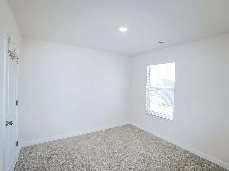 221 Alden Ct — Photo 27