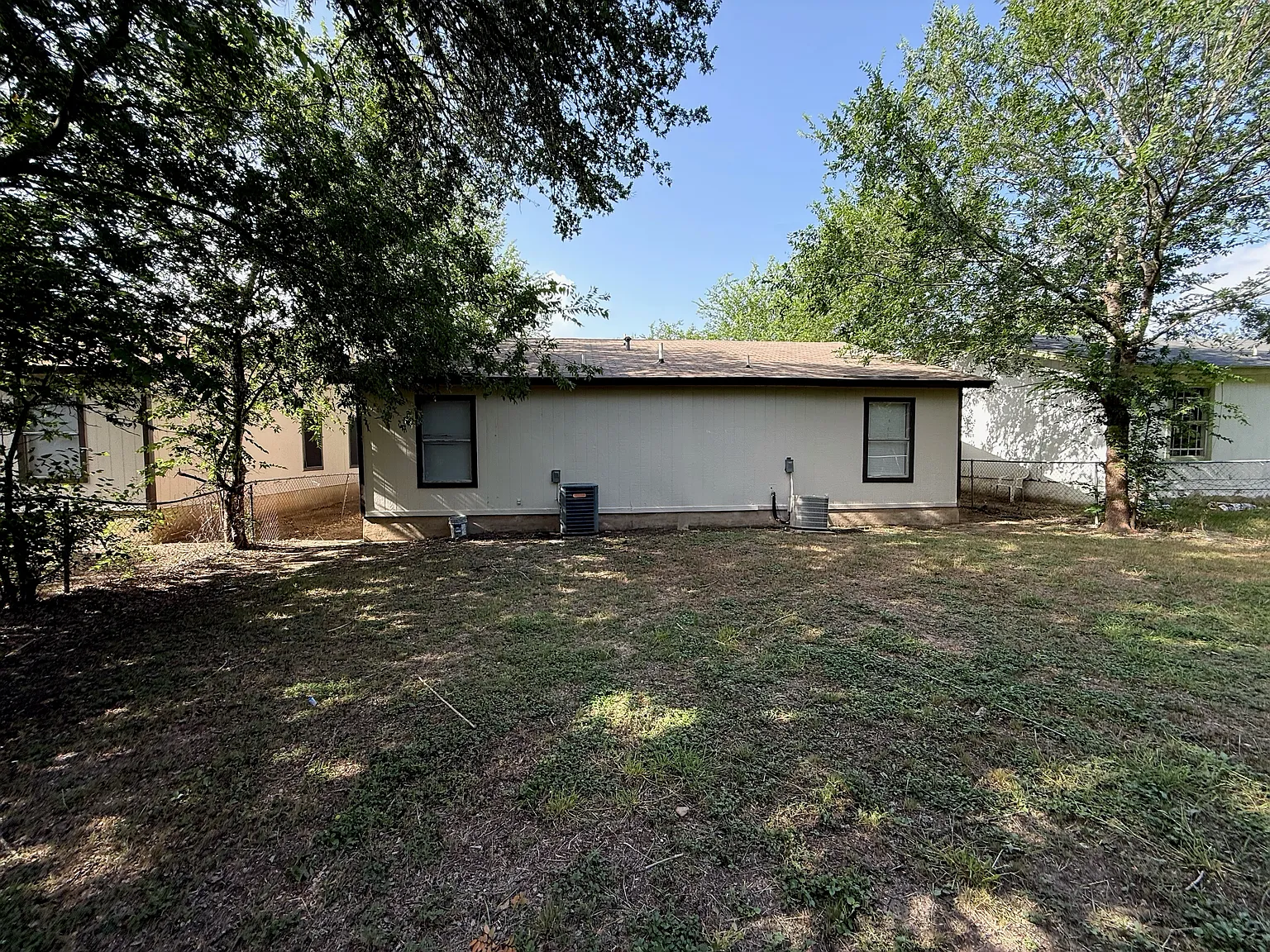3435 Gateway Dr — Photo 2