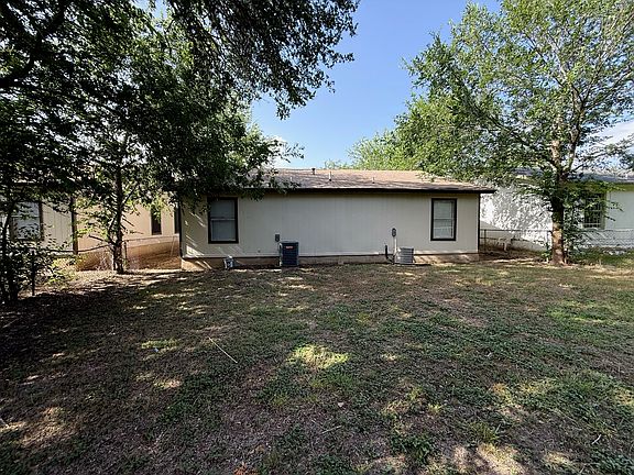 2nd image of 3435 Gateway Dr