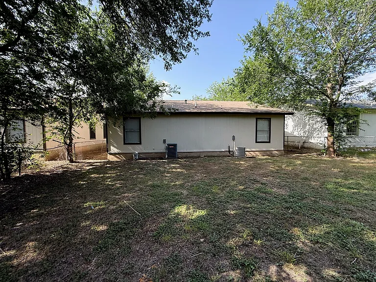 3435 Gateway Dr — Photo 2