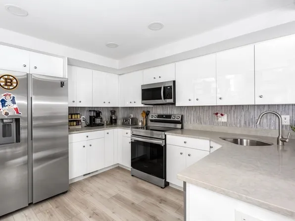 2 Kendall St Unit 2, Walpole, MA 02081