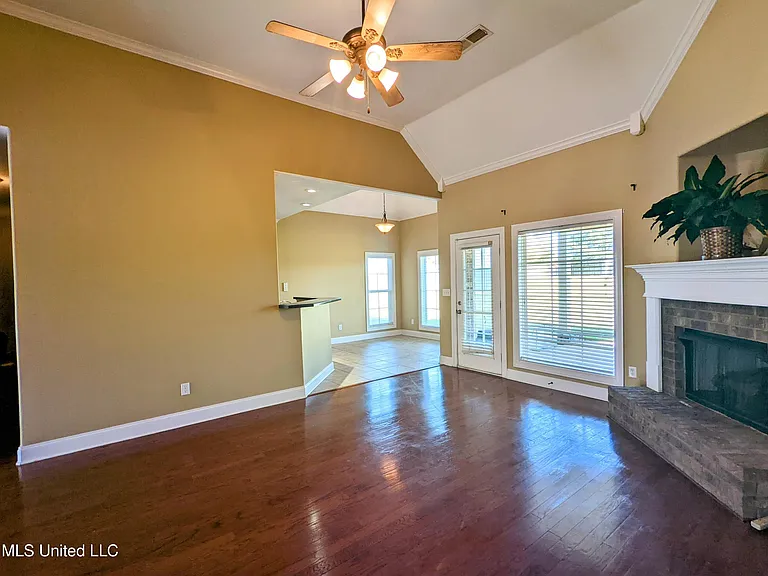 2947 Malabar Pl — Photo 4