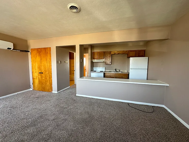 2704 Pine St #2 — Photo 3