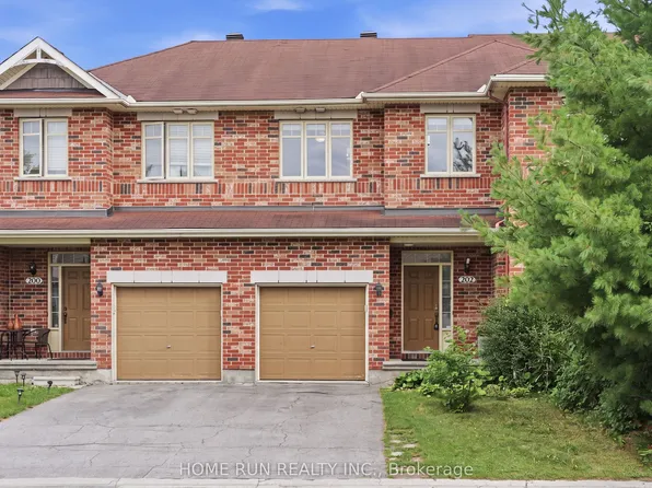 202 Maxwell Bridge Rd, Ottawa, ON K2W 0B8
