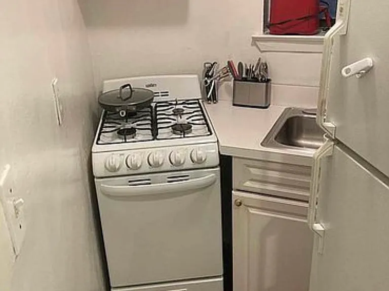 324 E 35th St #1B — Photo 4