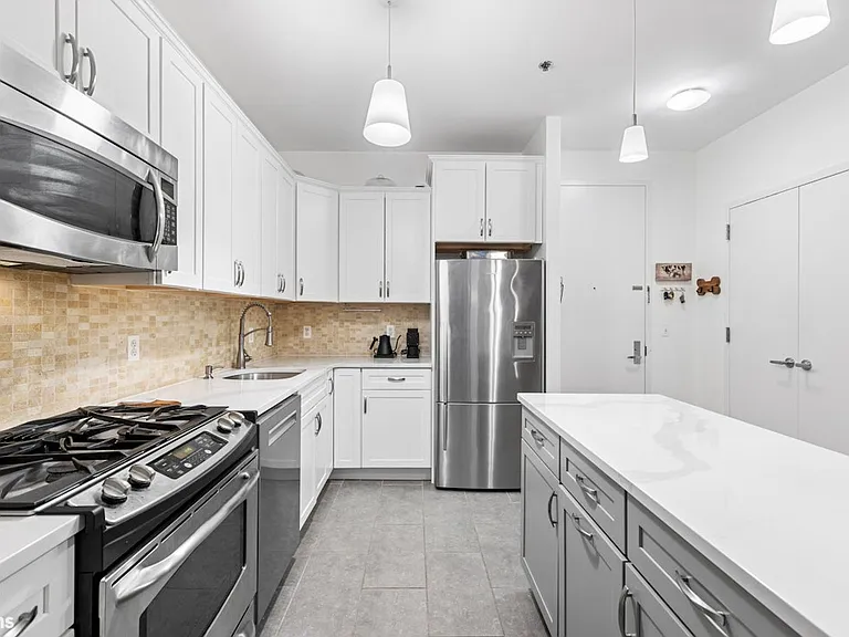 25 McWilliams Pl #307 — Photo 3