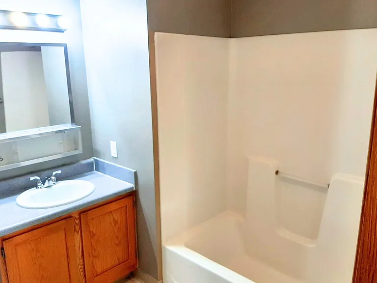 Red Oak 48-Unit (City View Apartments) — Photo 6