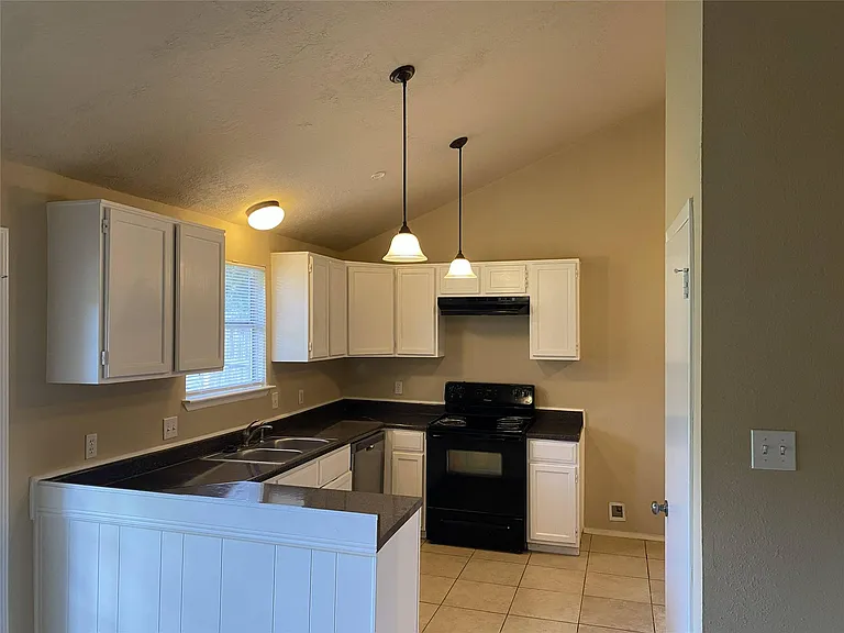 623 Old Colony Dr — Photo 8