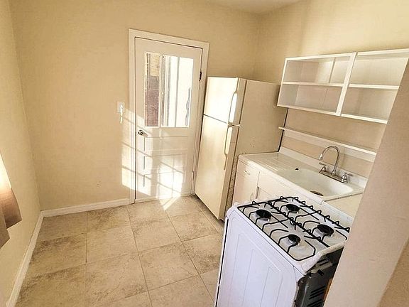 3rd image of 1414 N Lakeview Dr #6