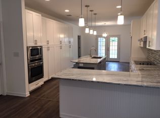 806 E Garden St, Uvalde, TX 78801