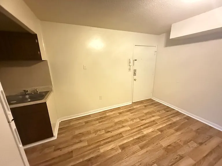 144 Wesley Dr — Photo 2