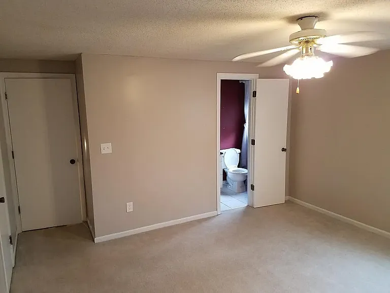 4940 Flint St — Photo 8