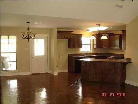 5th image of 212 Landsdowne Way