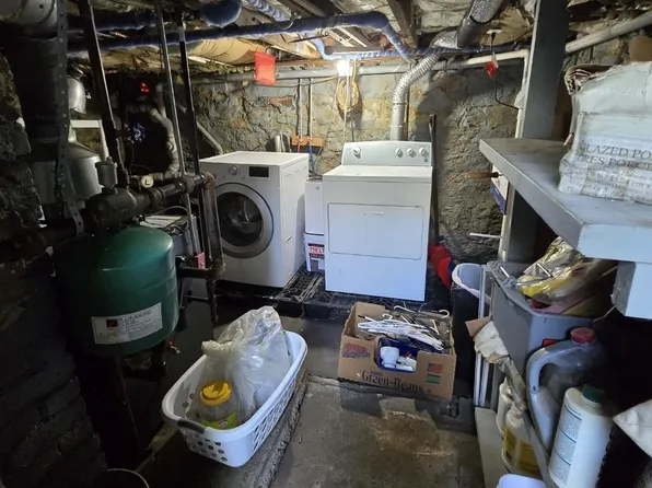 405 Elm Street image 9 of 22