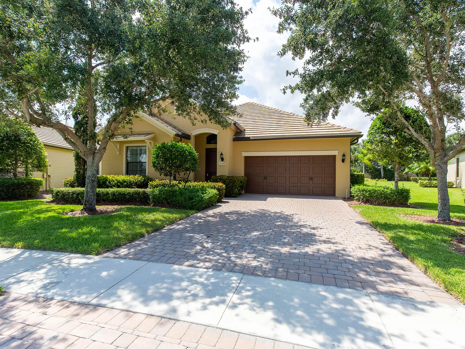 3 bed, 2.0 bath, 1900 sqft, $8,500 — Photo 2