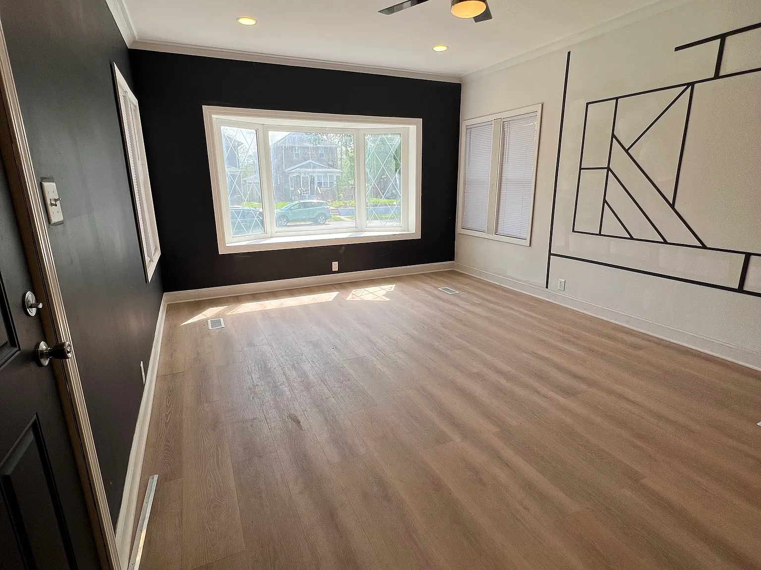 402 Lincoln St — Photo 3