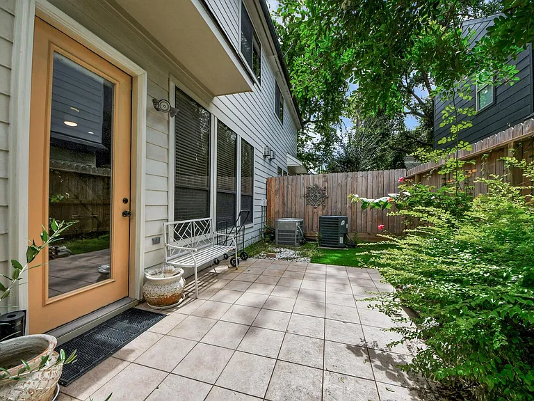 605 W Polk St #B — Photo 42