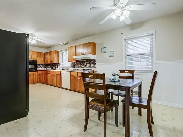 516 Fetzner Rd — Photo 3