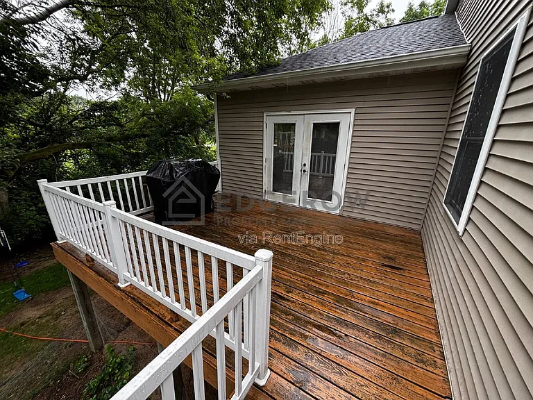 6926 Lake Michigan Dr — Photo 15