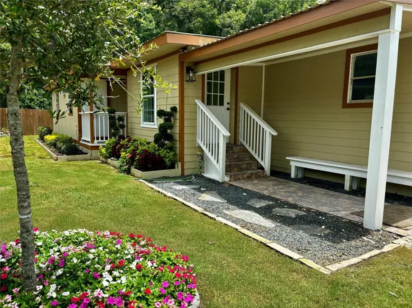 401 N 11th St, West Columbia, TX 77486