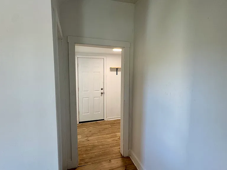 140 Grove Ave — Photo 22