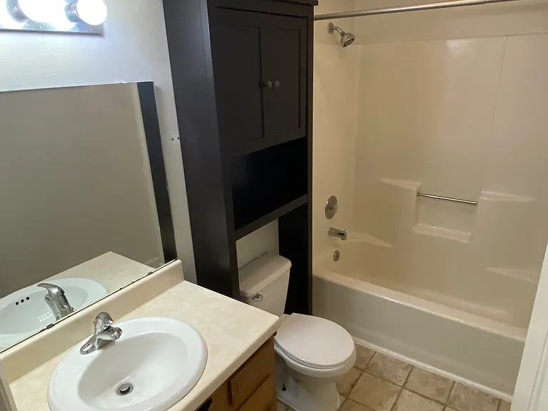 703 Montgomery St — Photo 12