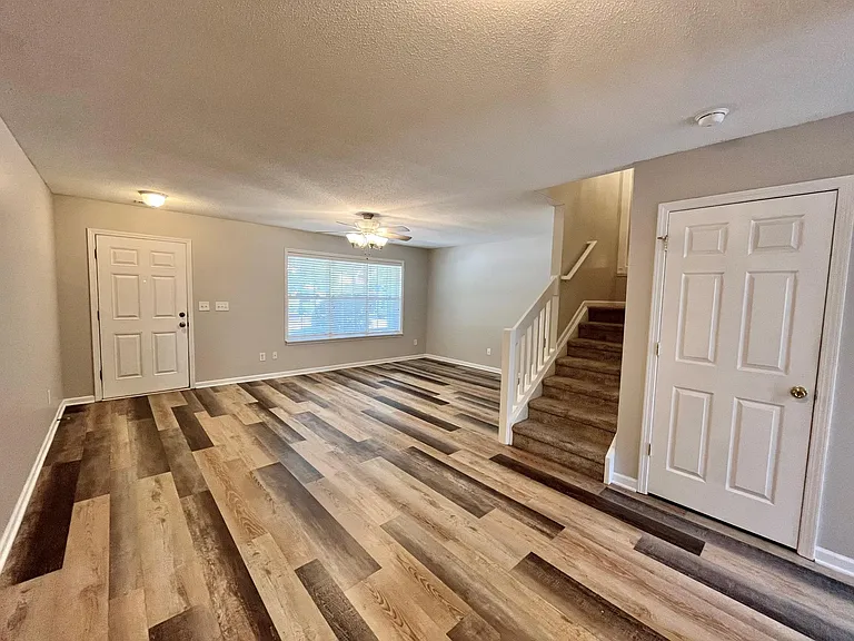 2025 McNeil Paper Ct — Photo 4