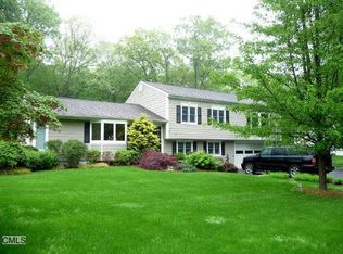 29 Mohawk Dr, Norwalk, CT 06851