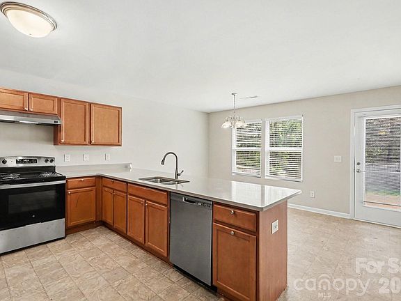 4th image of 999 Ramsgate Dr SW