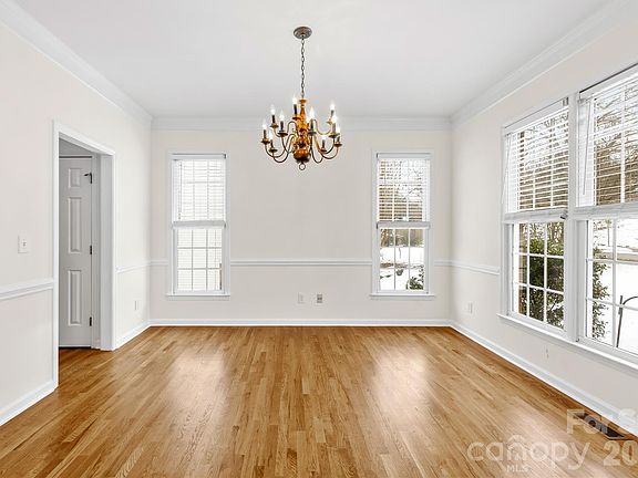 4th image of 17112 Cambridge Grove Dr