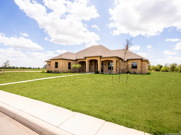 132 Armin Ct, Castroville, TX 78009