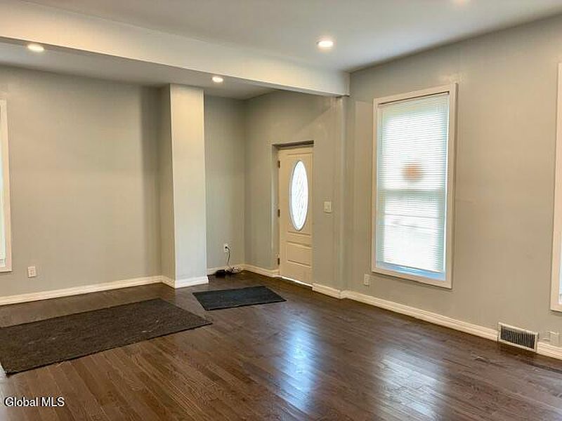 5th image of 802 5th Avenue