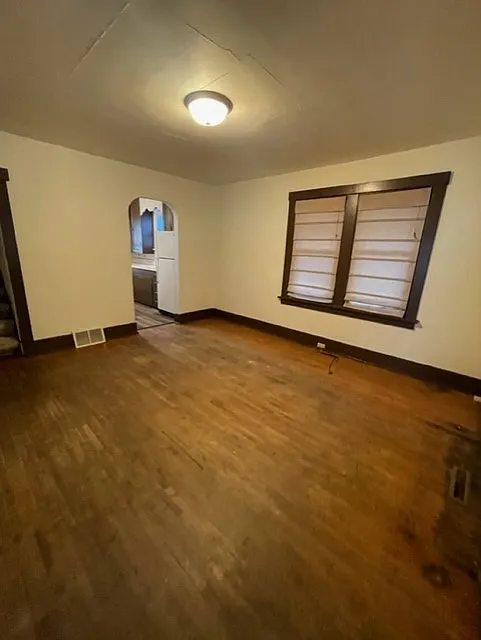 4 bed, $2,100 — Photo 2