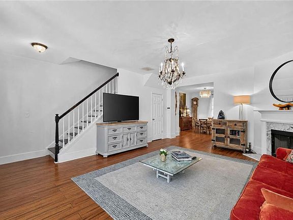 5th image of 570 Gale Ct